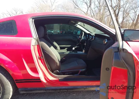 2007 Ford Mustang V6 Deluxe/V6 Premium z USA, uszkodzony, nr VIN 1ZVFT80N375311069